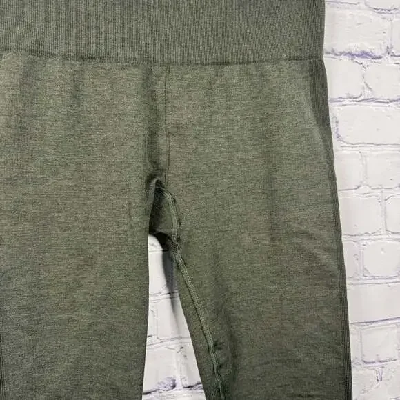 Lululemon Women's Seamlessly Street Crop Leggings Olive Green - Picture 3 of 5